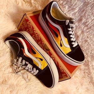 OLD SKOOL FLAME VANS 💗
